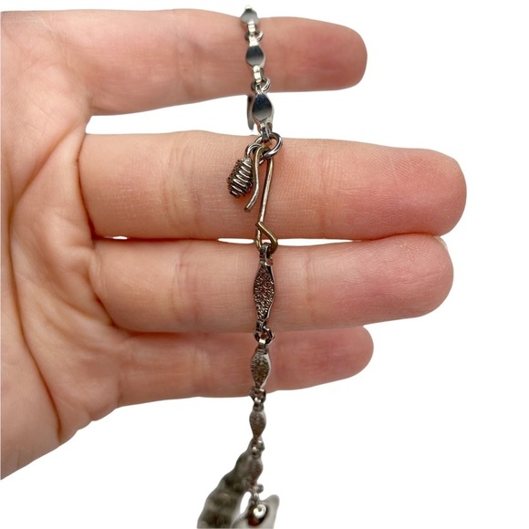 Vintage Silver Tone Articulated Ribbed Textured Hook Closure Necklace - Picture 8 of 8